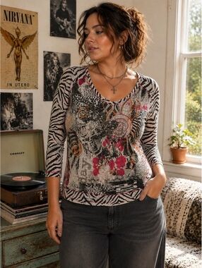 Y2K Worn-In Zebra Animal Print Sequin Graphic Top 3/4 Sleeve